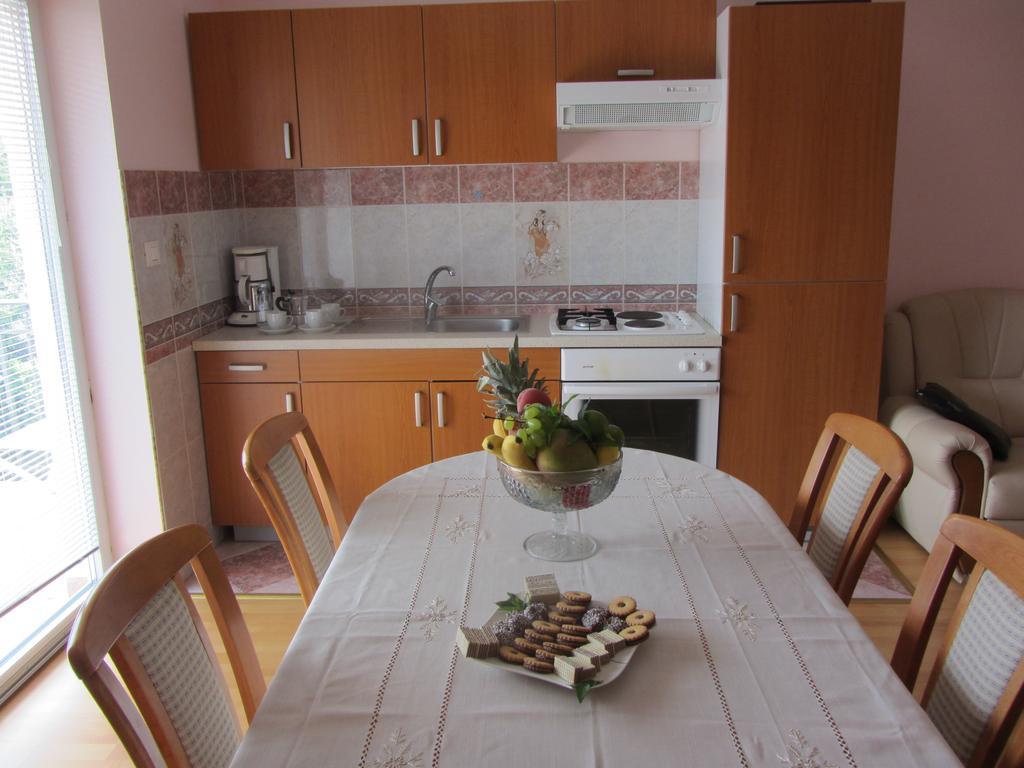Apartments Dilja Malinska Quarto foto