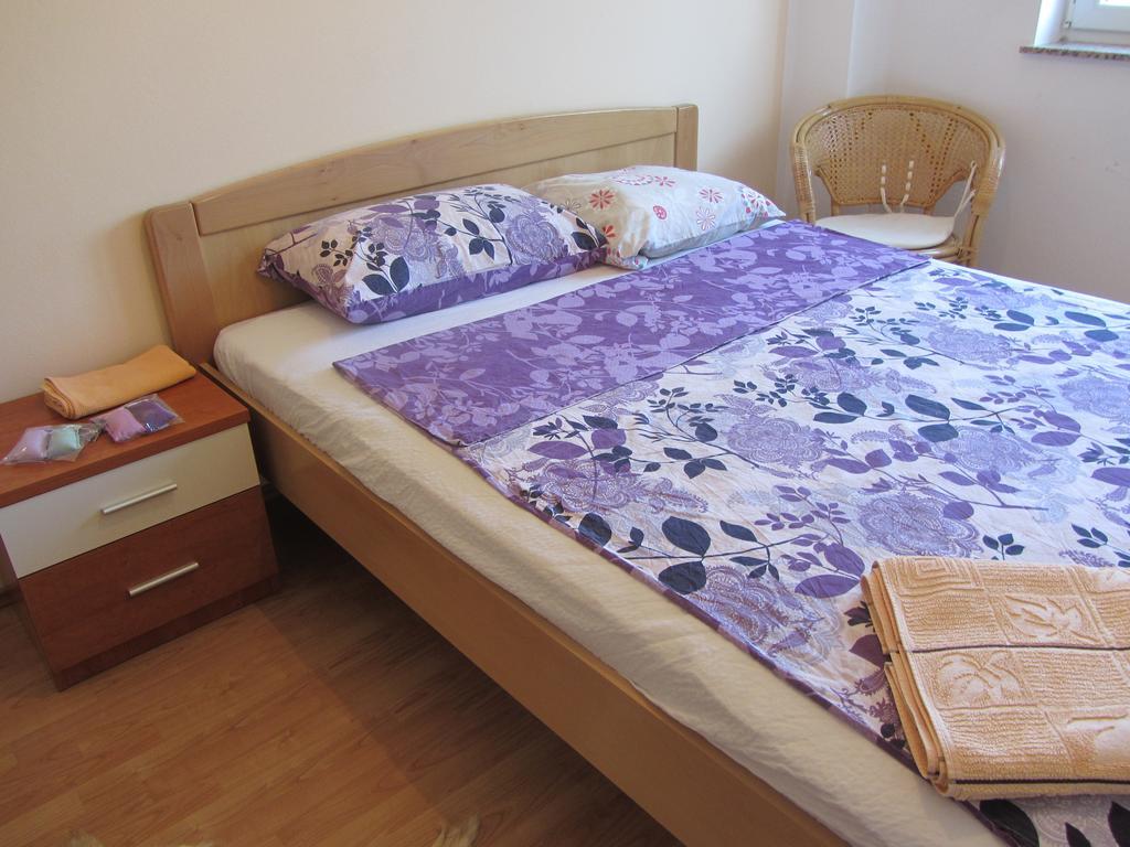 Apartments Dilja Malinska Quarto foto
