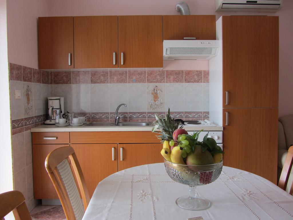 Apartments Dilja Malinska Quarto foto